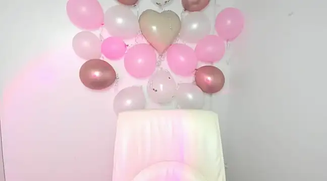 Snapshot of Lola_moree chatting on 02/20/25, 12:47 Lola moree online show from 02/20/25, 12:47