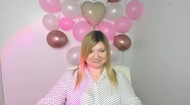 Snapshot of Lola_moree chatting on 02/20/25, 03:52 Lola moree online show from 02/20/25, 03:52