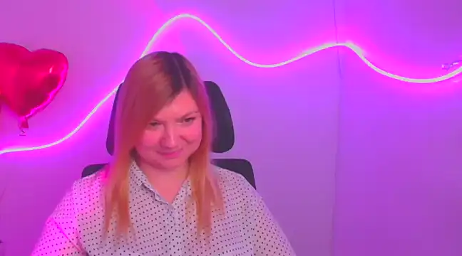 Snapshot of Lola_moree chatting on 02/21/25, 04:05 Lola moree online show from 02/21/25, 04:05