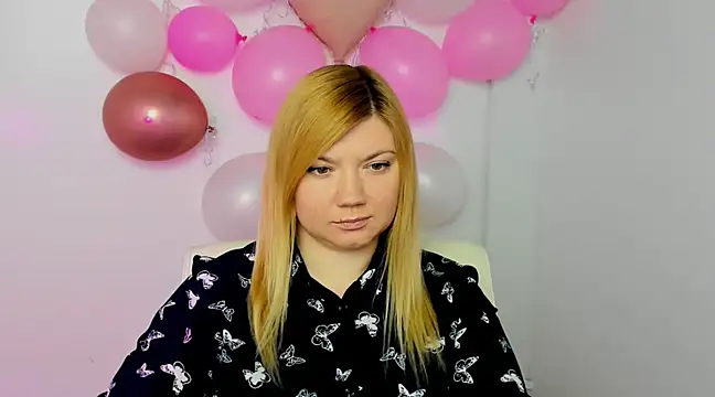 Snapshot of Lola_moree chatting on 02/25/25, 12:34 Lola moree online show from 02/25/25, 12:34