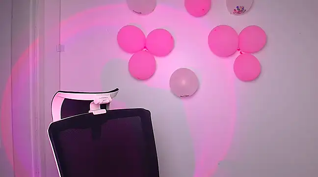 Snapshot of Lola_moree chatting on 02/26/25, 03:41 Lola moree online show from 02/26/25, 03:41