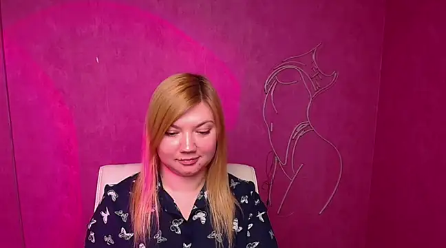 Snapshot of Lola_moree chatting on 03/04/25, 03:48 Lola moree online show from 03/04/25, 03:48