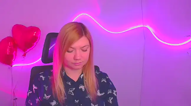 Snapshot of Lola_moree chatting on 03/05/25, 12:22 Lola moree online show from 03/05/25, 12:22