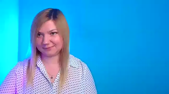 Snapshot of Lola_moree chatting on 03/15/25, 03:48 Lola moree online show from 03/15/25, 03:48