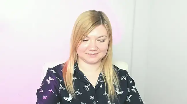 Snapshot of Lola_moree chatting on 03/17/25, 03:29 Lola moree online show from 03/17/25, 03:29