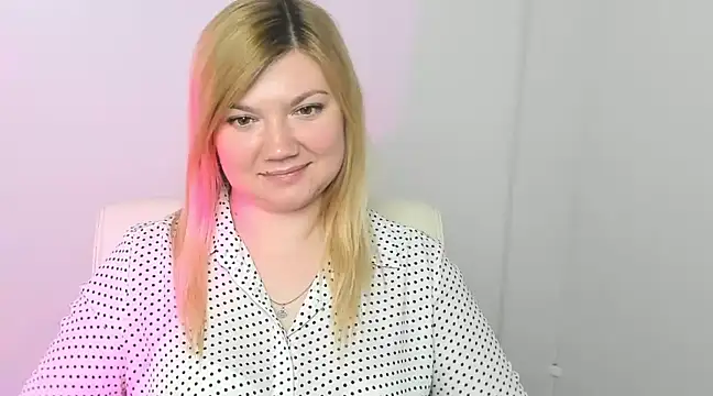 Snapshot of Lola_moree chatting on 03/20/25, 03:47 Lola moree online show from 03/20/25, 03:47