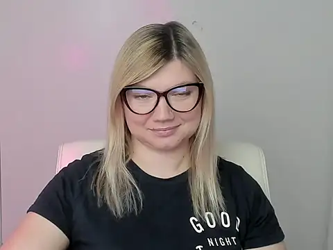 Snapshot of Lola_moree chatting on 10/03/25, 11:51 Lola moree online show from 10/03/25, 11:51