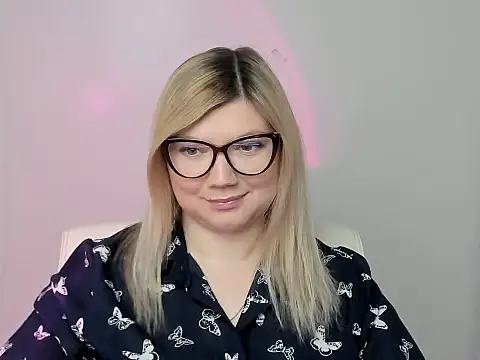 Snapshot of Lola_moree chatting on 10/04/25, 11:52 Lola moree online show from 10/04/25, 11:52