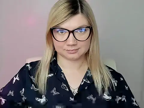 Snapshot of Lola_moree chatting on 10/08/25, 06:05 Lola moree online show from 10/08/25, 06:05