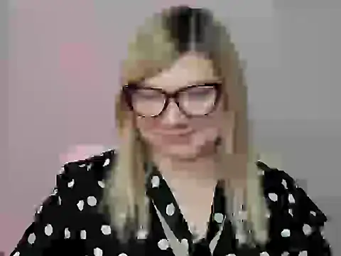 Snapshot of Lola_moree chatting on 10/09/25, 05:44 Lola moree online show from 10/09/25, 05:44