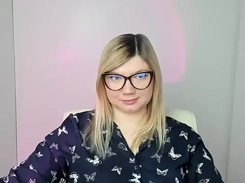 Snapshot of Lola_moree chatting on 10/23/25, 05:51 Lola moree online show from 10/23/25, 05:51