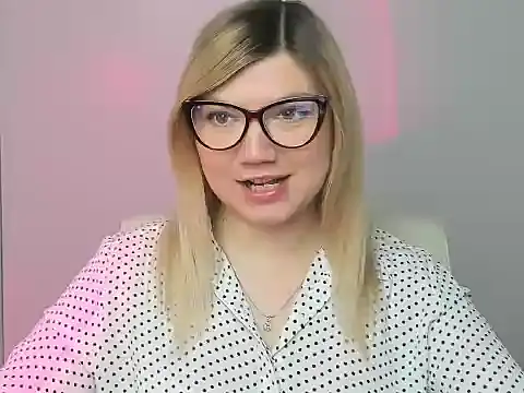 Snapshot of Lola_moree chatting on 10/25/25, 06:10 Lola moree online show from 10/25/25, 06:10