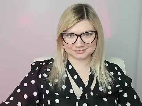 Snapshot of Lola_moree chatting on 11/03/25, 01:12 Lola moree online show from 11/03/25, 01:12