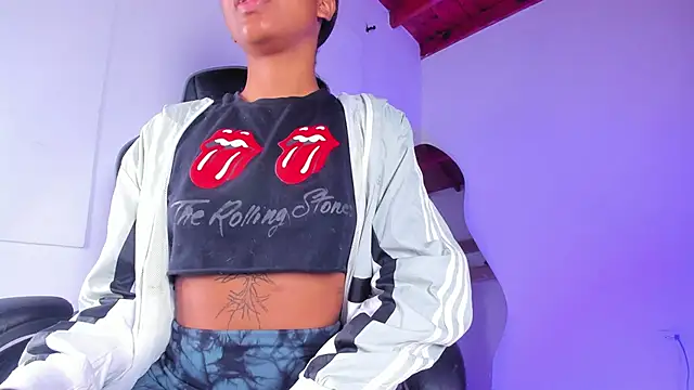 Zaira Rose  online show from 10/04/25, 12:47