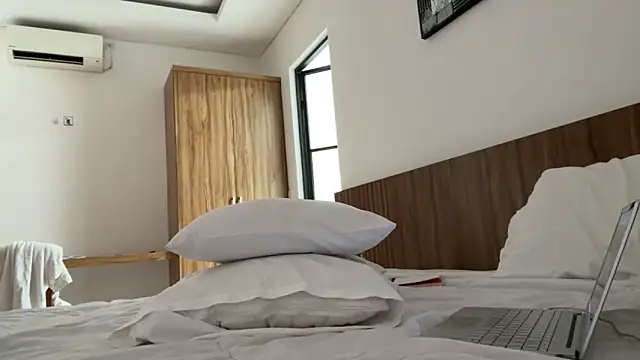 valure lera online show from 10/03/25, 01:35