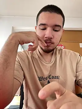 Snapshot of Drag_Queen chatting on 02/12/25, 08:59 Drag Queen online show from 02/12/25, 08:59