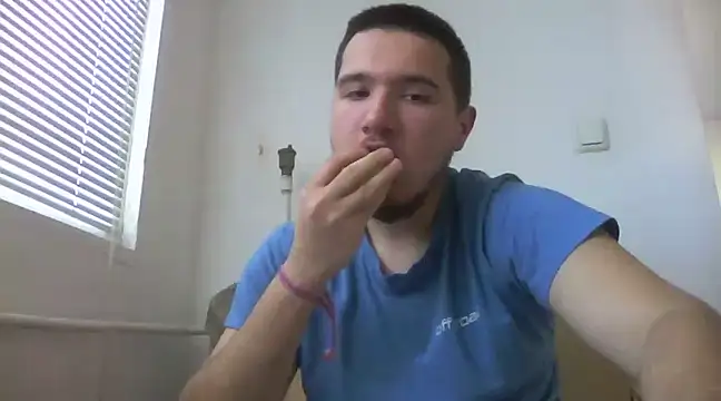 Snapshot of Drag_Queen chatting on 03/16/25, 03:28 Drag Queen online show from 03/16/25, 03:28