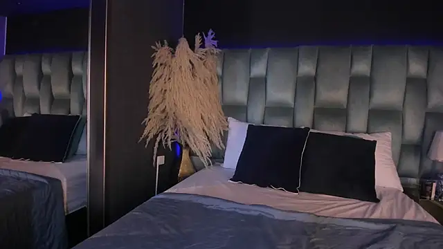 Snapshot of CandyLuxury__ chatting on 03/20/25, 06:20 CandyLuxury online show from 03/20/25, 06:20