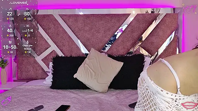 Snapshot of CandyLuxury__ chatting on 03/31/26, 12:16 CandyLuxury online show from 03/31/26, 12:16