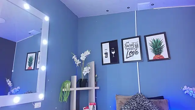 Snapshot of CandyLuxury__ chatting on 04/10/26, 11:59 CandyLuxury online show from 04/10/26, 11:59