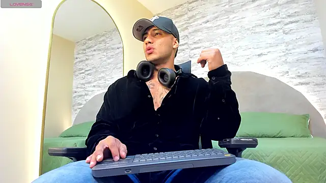 lennox ray online show from 02/23/25, 11:44