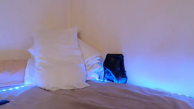 Snapshot of AliceFeet chatting on 07/21/26, 01:57 AliceFeet online show from 07/21/26, 01:57