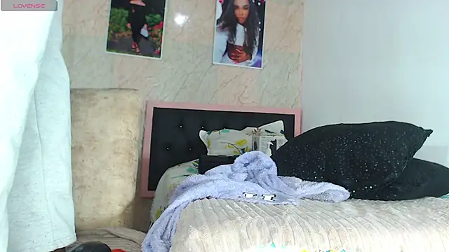 k stormi  online show from 11/08/25, 01:28