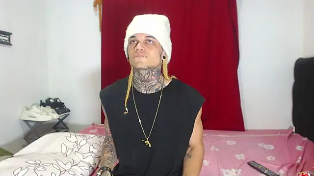 Snapshot of hot_man05 chatting on 01/30/25, 02:06 hot man05 online show from 01/30/25, 02:06