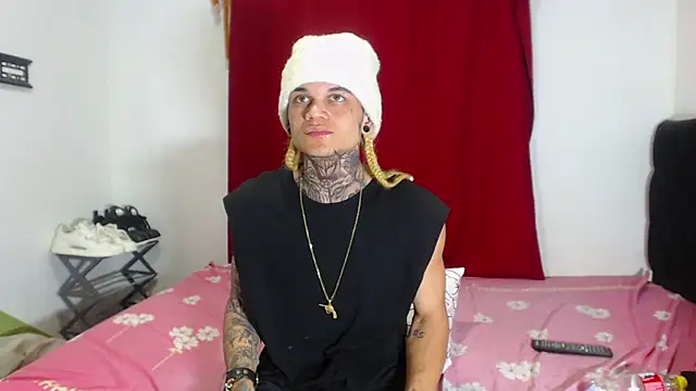 Snapshot of hot_man05 chatting on 01/30/25, 08:11 hot man05 online show from 01/30/25, 08:11