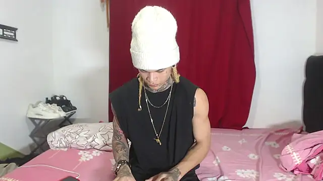 Snapshot of hot_man05 chatting on 01/31/25, 01:01 hot man05 online show from 01/31/25, 01:01