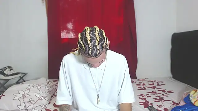 Snapshot of hot_man05 chatting on 02/01/25, 07:44 hot man05 online show from 02/01/25, 07:44