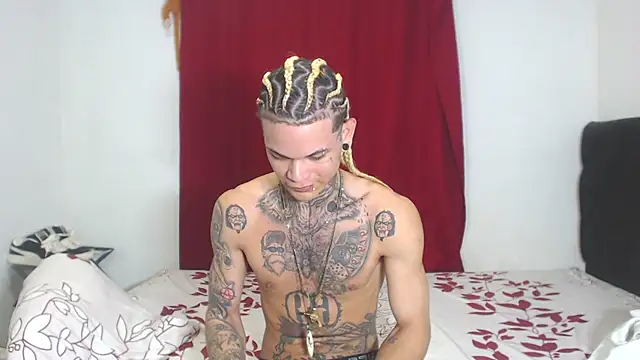 Snapshot of hot_man05 chatting on 02/02/25, 02:06 hot man05 online show from 02/02/25, 02:06