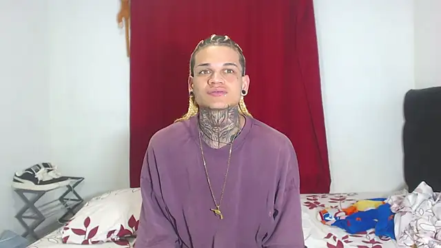 Snapshot of hot_man05 chatting on 02/03/25, 10:03 hot man05 online show from 02/03/25, 10:03