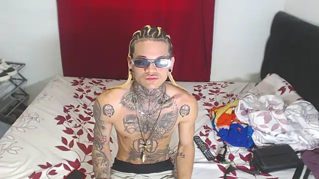 Snapshot of hot_man05 chatting on 02/03/25, 03:17 hot man05 online show from 02/03/25, 03:17