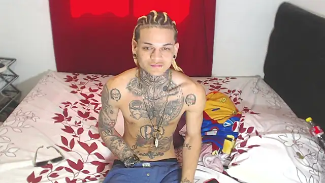 Snapshot of hot_man05 chatting on 02/03/25, 06:17 hot man05 online show from 02/03/25, 06:17