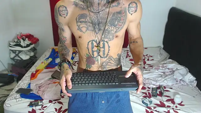 Snapshot of hot_man05 chatting on 02/05/25, 03:42 hot man05 online show from 02/05/25, 03:42