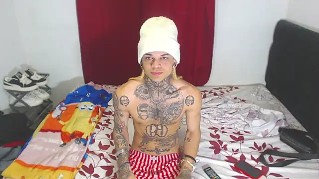 Snapshot of hot_man05 chatting on 02/11/25, 06:08 hot man05 online show from 02/11/25, 06:08