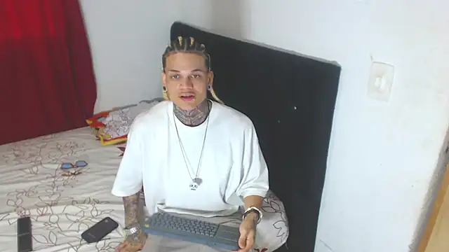 Snapshot of hot_man05 chatting on 02/16/25, 03:16 hot man05 online show from 02/16/25, 03:16