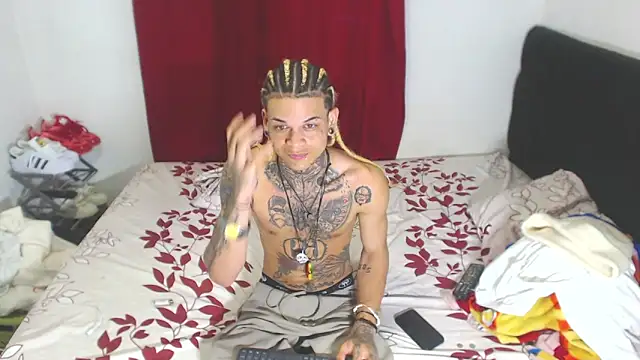 Snapshot of hot_man05 chatting on 02/19/25, 02:33 hot man05 online show from 02/19/25, 02:33