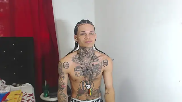 Snapshot of hot_man05 chatting on 02/21/25, 09:00 hot man05 online show from 02/21/25, 09:00