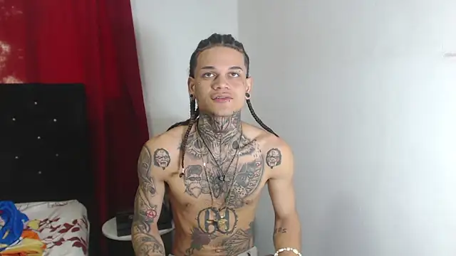 Snapshot of hot_man05 chatting on 03/02/25, 10:05 hot man05 online show from 03/02/25, 10:05