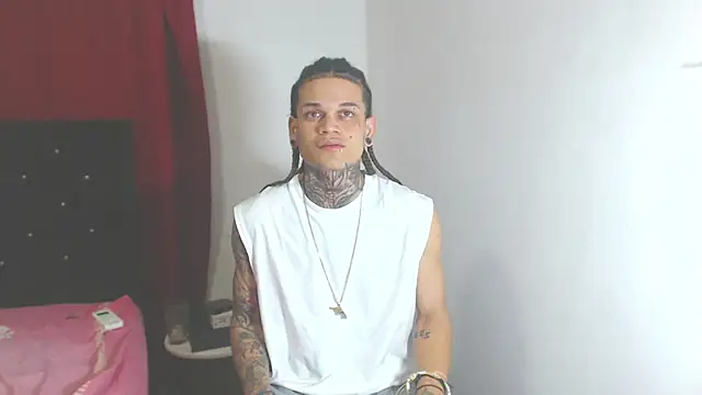 Snapshot of hot_man05 chatting on 03/08/25, 04:45 hot man05 online show from 03/08/25, 04:45