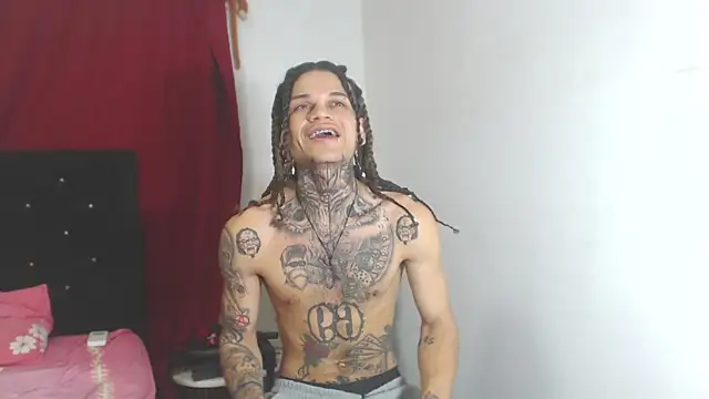 Snapshot of hot_man05 chatting on 03/16/25, 08:32 hot man05 online show from 03/16/25, 08:32