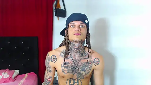 Snapshot of hot_man05 chatting on 03/19/25, 08:34 hot man05 online show from 03/19/25, 08:34