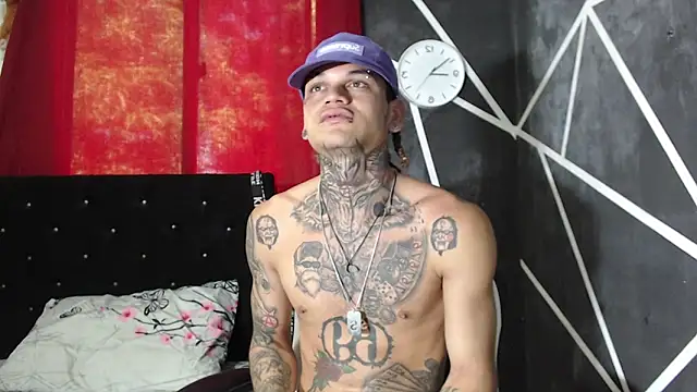 Snapshot of hot_man05 chatting on 10/01/25, 02:01 hot man05 online show from 10/01/25, 02:01