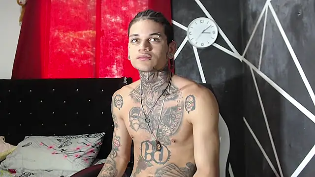 Snapshot of hot_man05 chatting on 10/02/25, 04:47 hot man05 online show from 10/02/25, 04:47