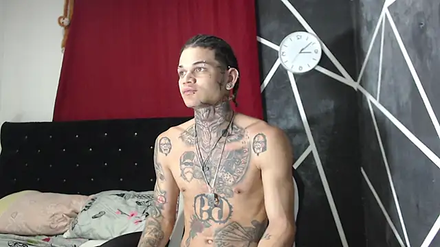 Snapshot of hot_man05 chatting on 10/06/25, 03:04 hot man05 online show from 10/06/25, 03:04