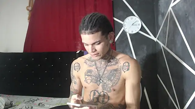 Snapshot of hot_man05 chatting on 10/11/25, 10:30 hot man05 online show from 10/11/25, 10:30