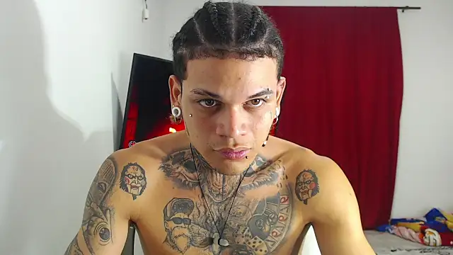 Snapshot of hot_man05 chatting on 10/16/25, 04:13 hot man05 online show from 10/16/25, 04:13