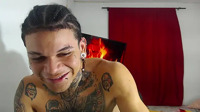 Snapshot of hot_man05 chatting on 10/16/25, 09:49 hot man05 online show from 10/16/25, 09:49